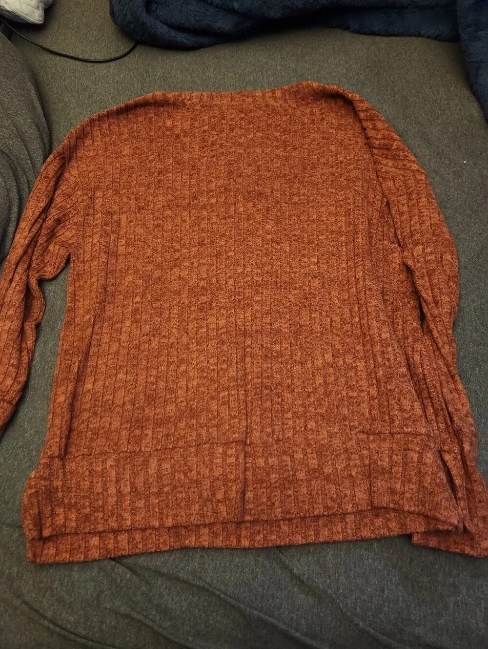 V-Neck Ribbed Pullover Sweater in Rust - Picture 3 of 3